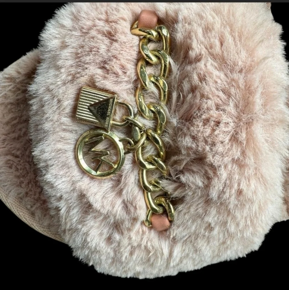 MICHAEL Michael Kors Pink Furry Slides with Gold Detail - Picture 4 of 4